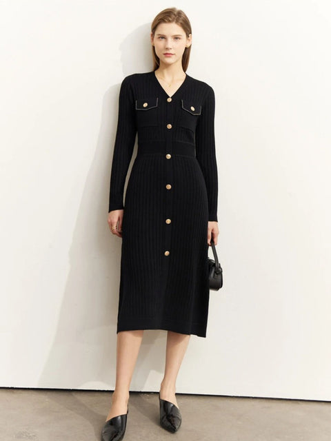 Strickkleid in A-Linie mit V-Ausschnitt und Knopfleiste