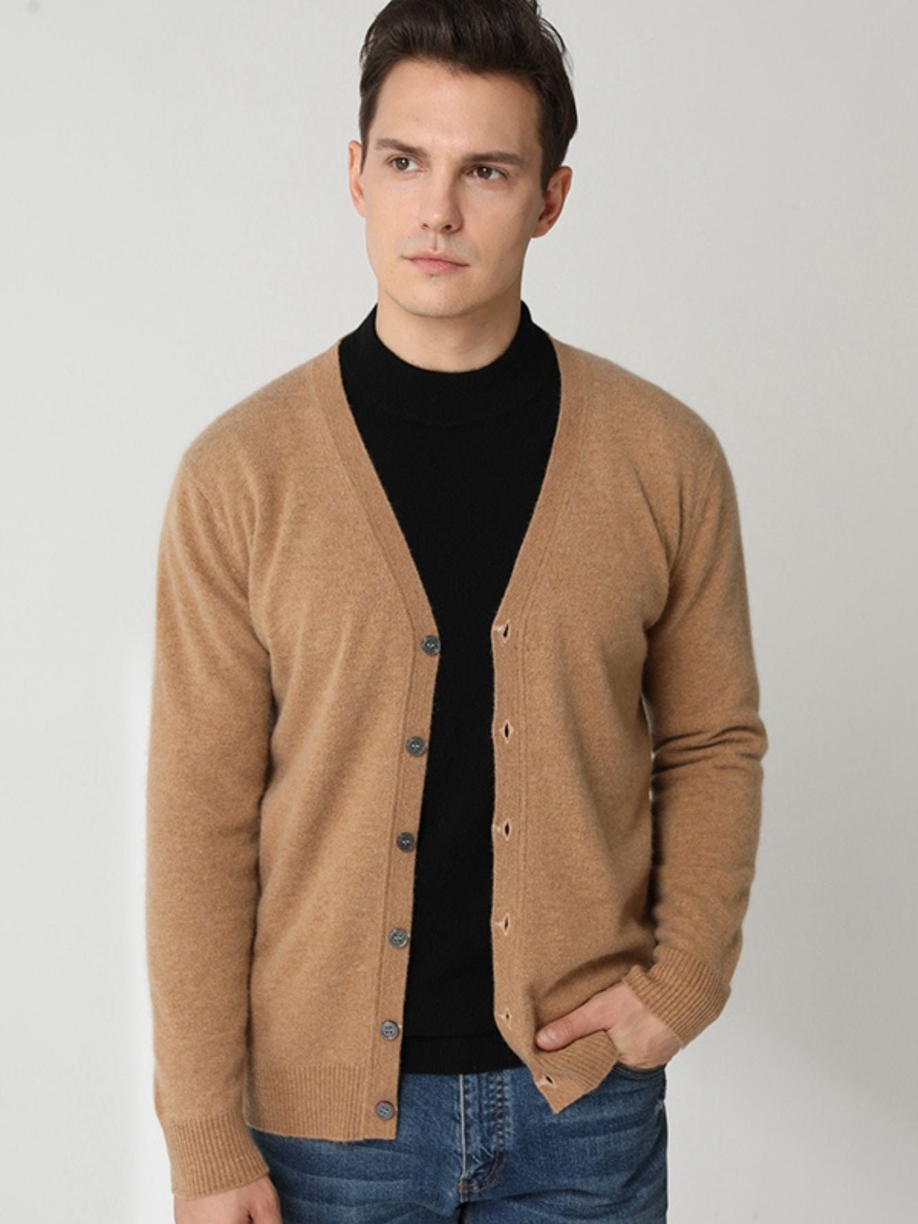 Kaschmir-Cardigan mit V-Ausschnitt und Knopfverschluss für Herren