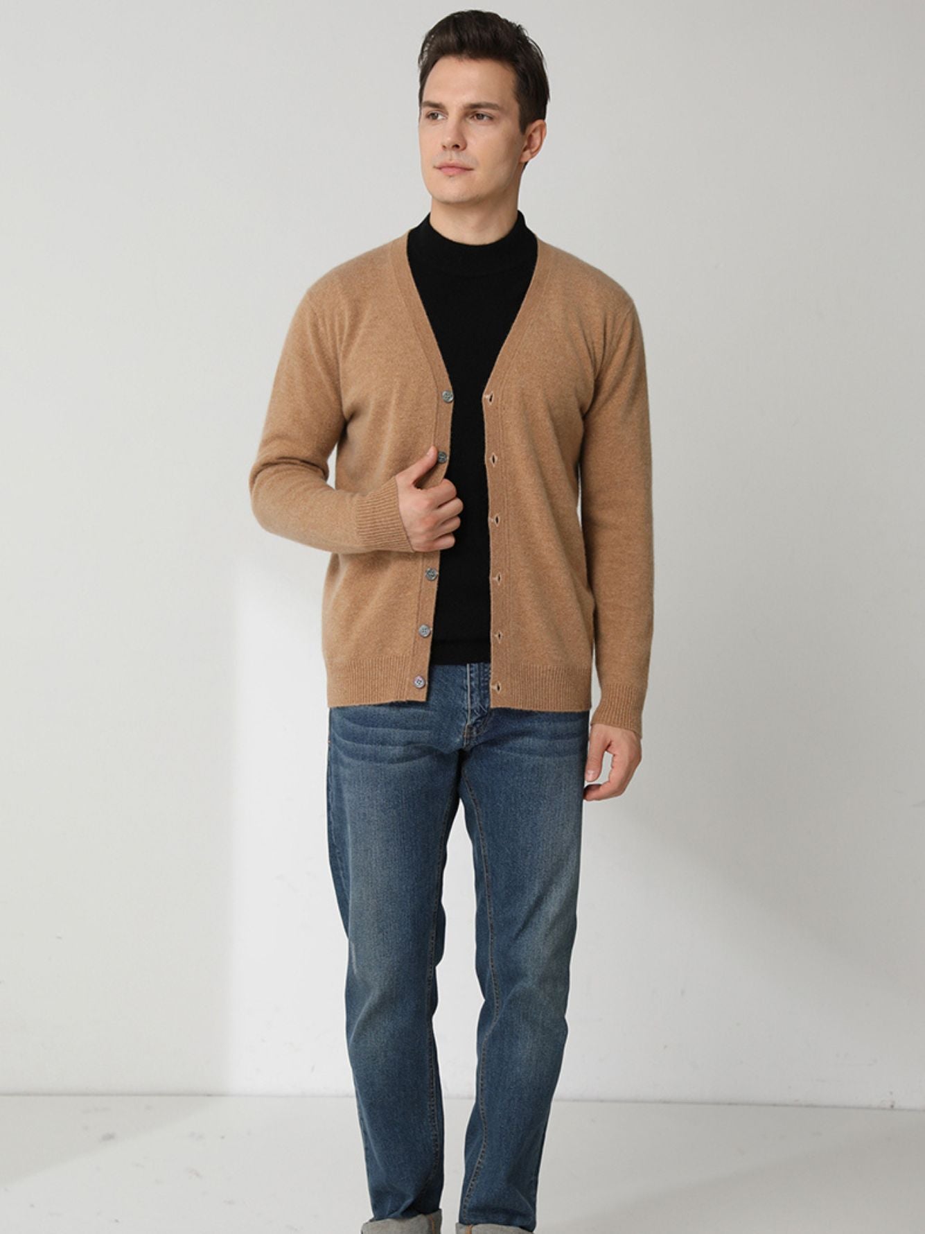 Kaschmir-Cardigan mit V-Ausschnitt und Knopfverschluss für Herren