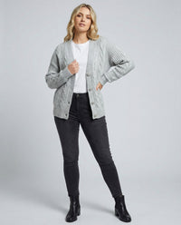 Zopfmuster-Cardigan im Blousonstil mit spitz zulaufendem Saum und tiefem V-Ausschnitt Friday