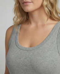 Ärmelloses figurschmeichelndes Maxikleid aus weichem Baumwolljersey mit Rundhalsausschnitt Friday