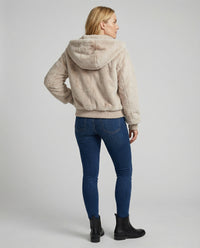 Kuschelige Teddy-Kapuzenjacke mit kastigem Schnitt, kurzem Saum und verdecktem Verschluss Friday