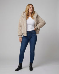 Kuschelige Teddy-Kapuzenjacke mit kastigem Schnitt, kurzem Saum und verdecktem Verschluss Friday