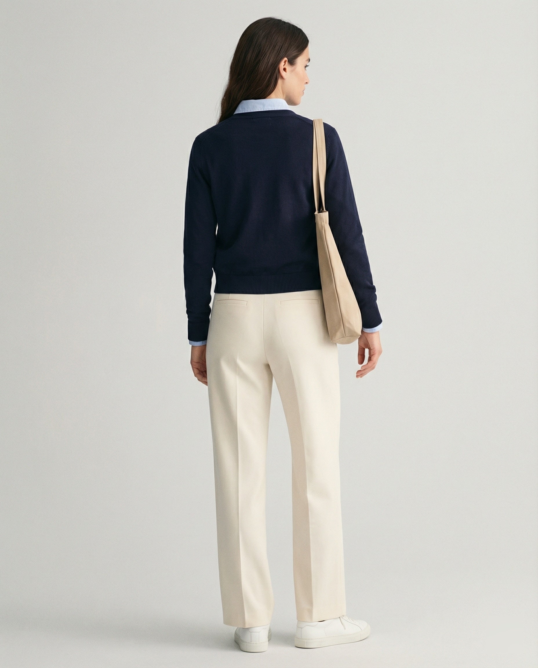 Seidenweiche Twill-Marlenehose mit hoher Bundführung, fixierter Bügelfalte und seitlichen Eingrifftaschen Friday