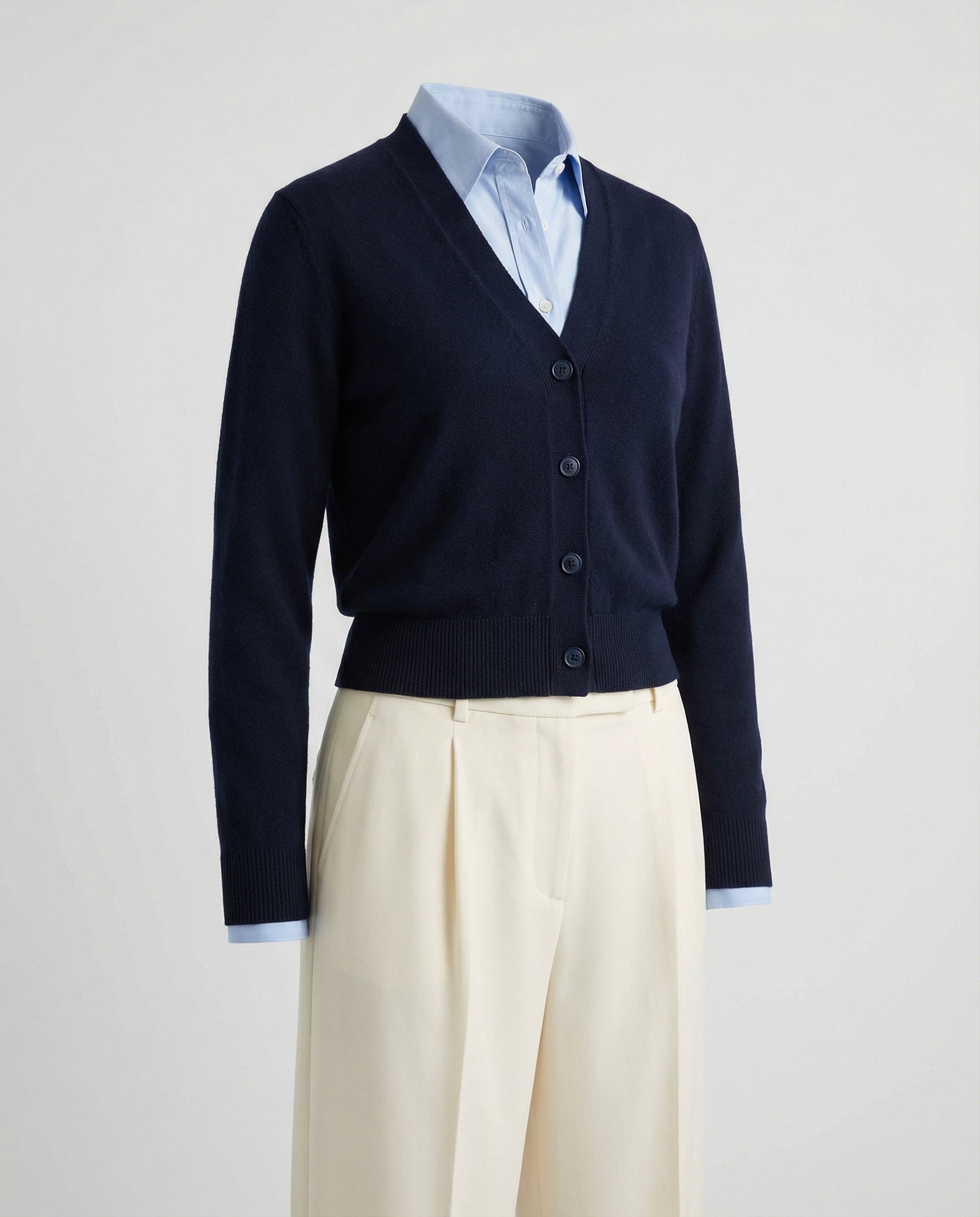 Seidenweiche Twill-Marlenehose mit hoher Bundführung, fixierter Bügelfalte und seitlichen Eingrifftaschen Friday