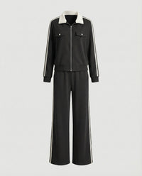Sportlich-elegantes Strick-Ensemble mit Reißverschlussjacke, Pattentaschen, Kontrastkragen und weitem Hosenbein Friday