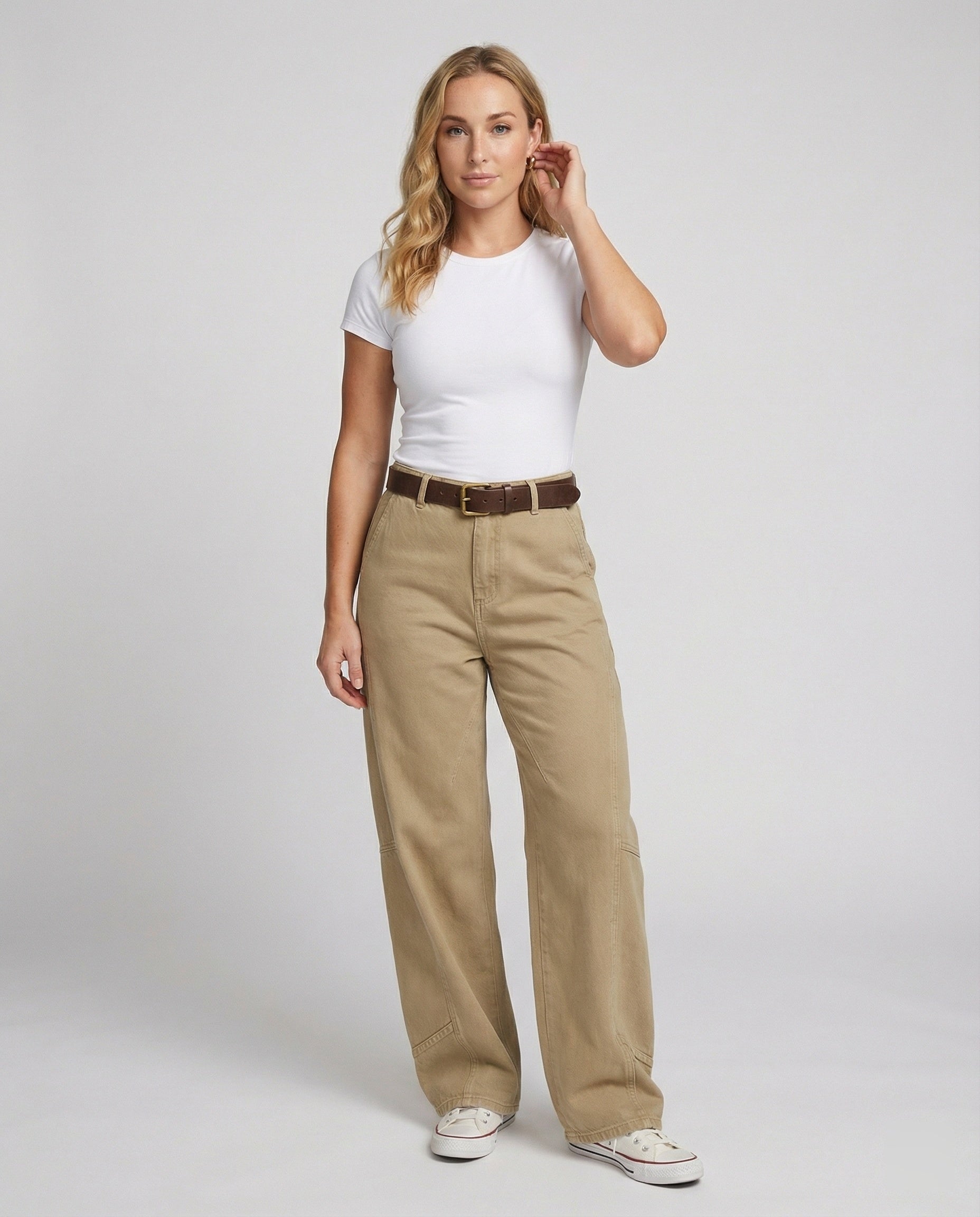 Weit geschnittene hochtaillierte Arbeitslook-Hose mit tiefem Schritt, Teilungsnähten und verstellbarem Saum Friday