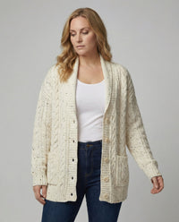 Grobstrickcardigan mit Zopfmuster Eingrifftaschen und Zierknopfleiste Friday