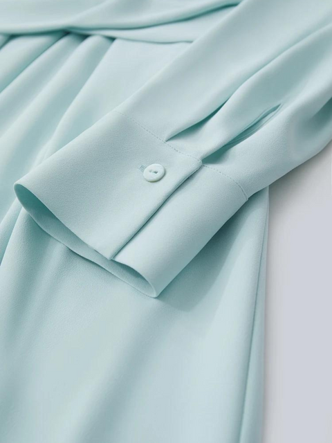 Fließendes Midikleid mit V-Ausschnitt und Taillenband