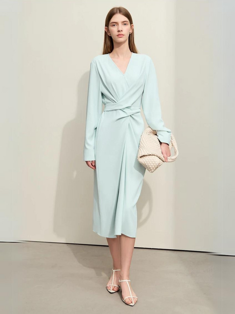 Fließendes Midikleid mit V-Ausschnitt und Taillenband