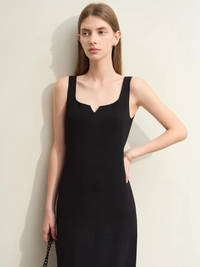 Ärmelloses Midikleid mit V-Ausschnitt