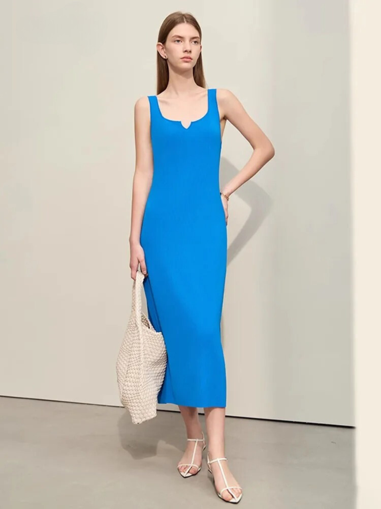 Ärmelloses Midikleid mit V-Ausschnitt Blau