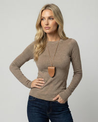 Schicker taillierter Damen Strickpullover in Kaffeebraun für den Herbstlook Kaffee