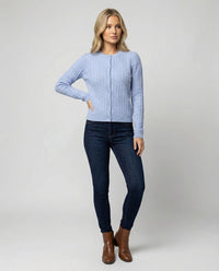 Damen kurzes Zopfmuster-Cardigan mit Rundhalsausschnitt und minimalistischer Knopfleiste Friday