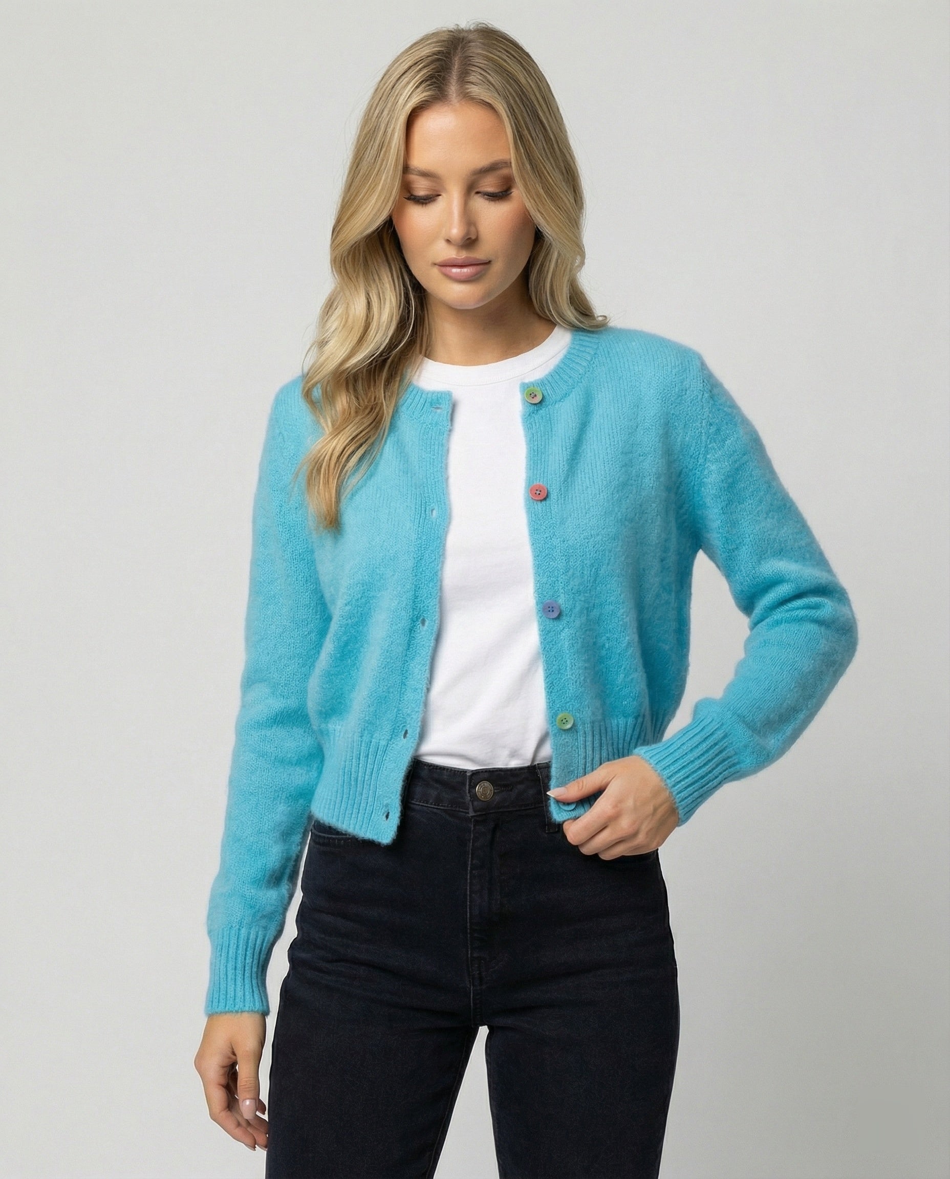 Damen Mohairoptik Kurzstrickjacke mit tailliertem Rippsaum und bunten Zierknöpfen Friday