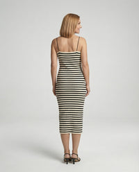 Damen figurbetontes geripptes Maxikleid mit schmalen Spaghettiträgern Friday