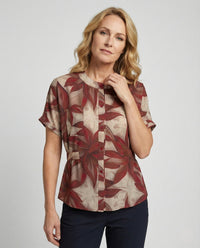 Kurzärmelige Bluse mit Stehkragen, durchgehender Knopfleiste, Taillenzug und großem Blattmotiv Friday