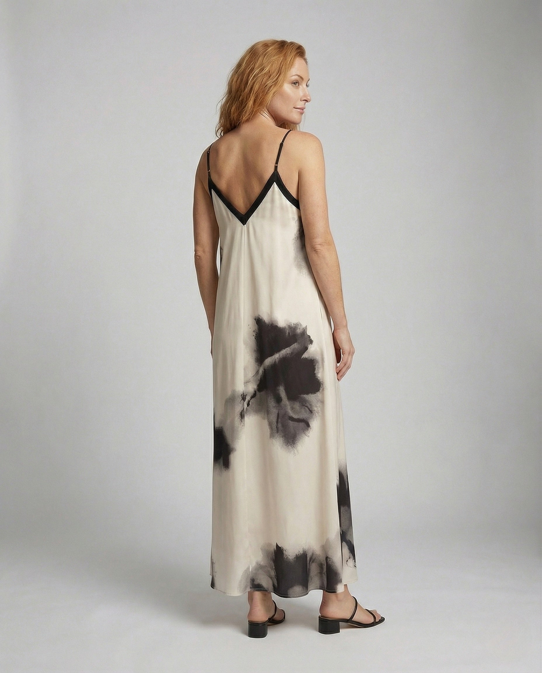 Damen Slipkleid mit V-Rücken und Aquarellprint