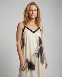 Damen Slipkleid mit V-Rücken und Aquarellprint