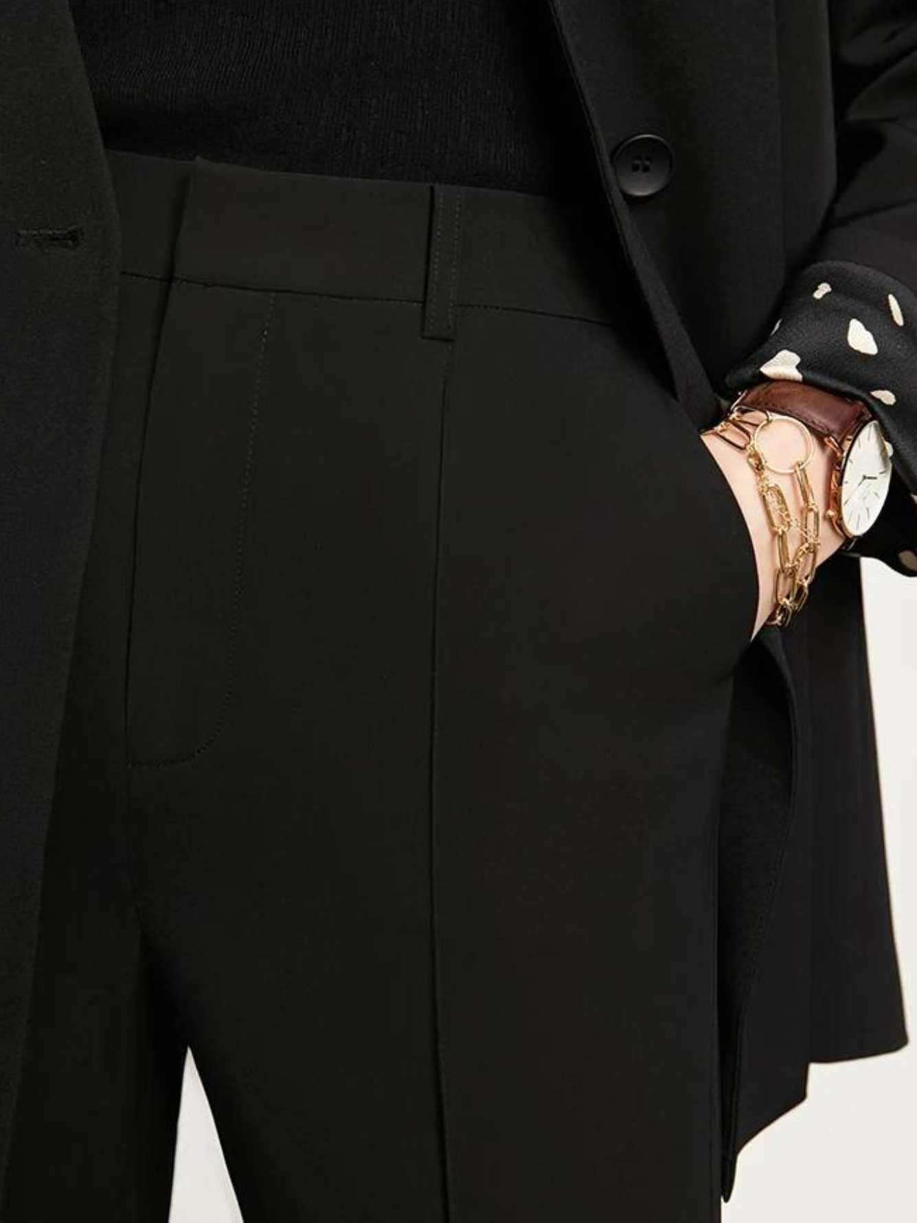 Hochtaillierte, maßgeschneiderte Hose mit weitem Bein