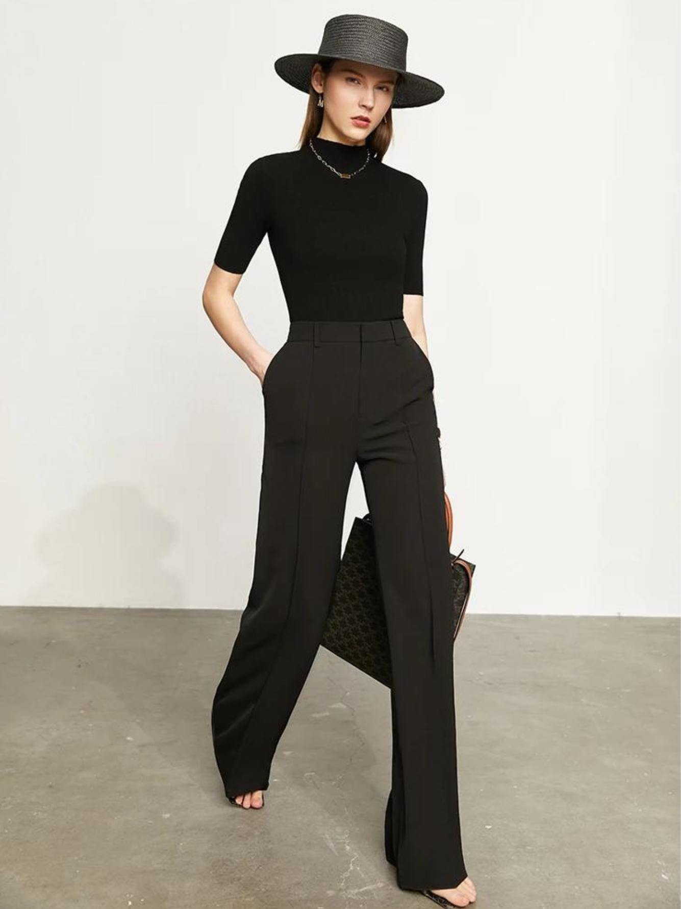 Hochtaillierte, maßgeschneiderte Hose mit weitem Bein